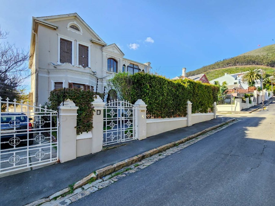 To Let 3 Bedroom Property for Rent in Sea Point Western Cape